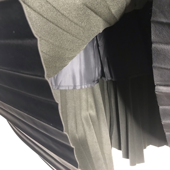 7 For All Mankind Faux Leather Pleated Skirt - Picture 5 of 6